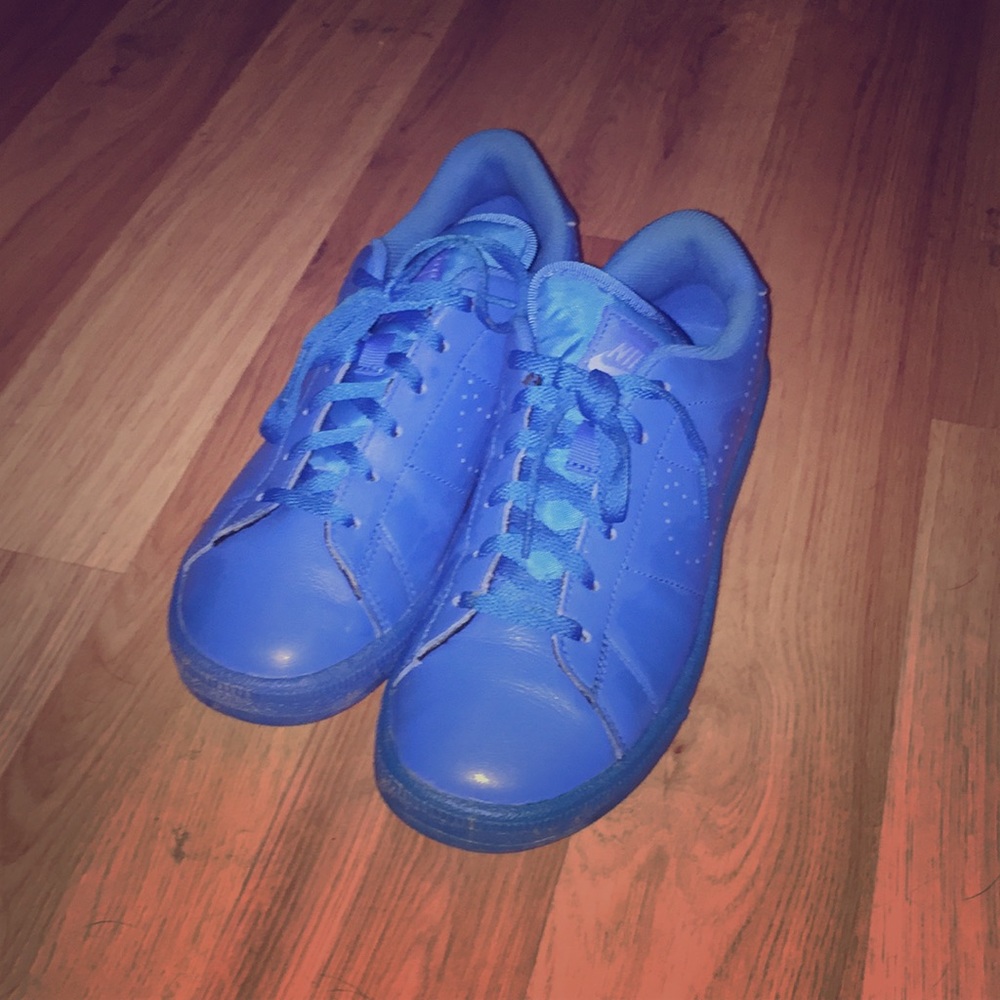 Blue nike low tops